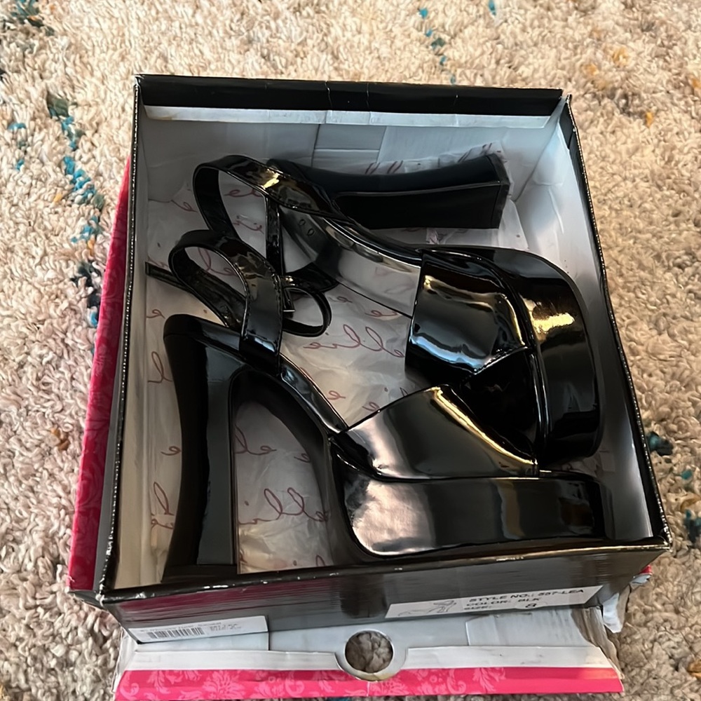 Shoes - Picture 8 of 9